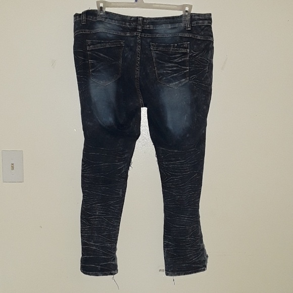 Thrill Jeans - Picture 3 of 4